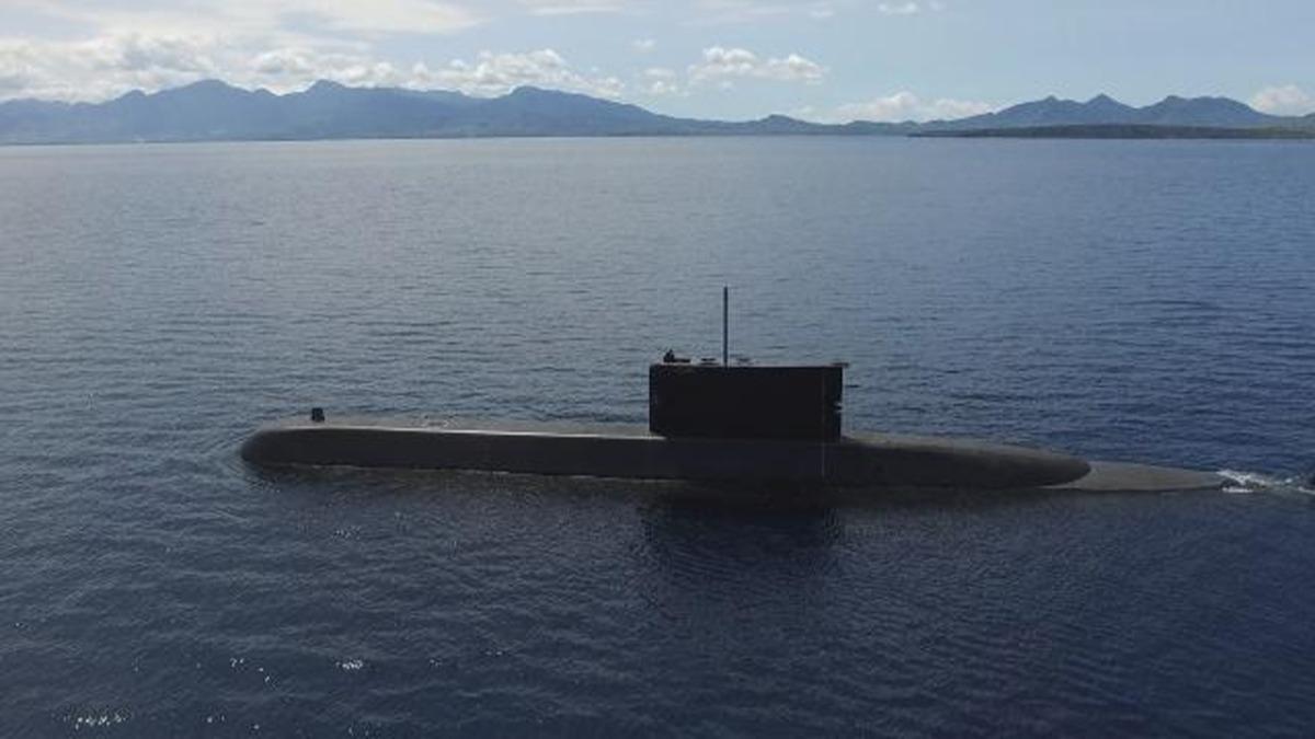 Endonezya'da Deniz Kuvvetleri Komutanlna ait denizalt kayboldu