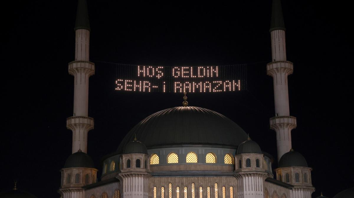 Taksim Meydan'ndaki camiye ilk mahya asld