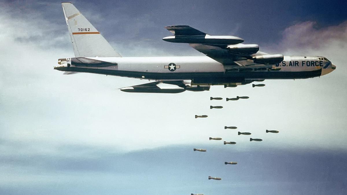 Giderayak gzda verdiler! 2 adet B-52 bombardman ua blgeye konuland