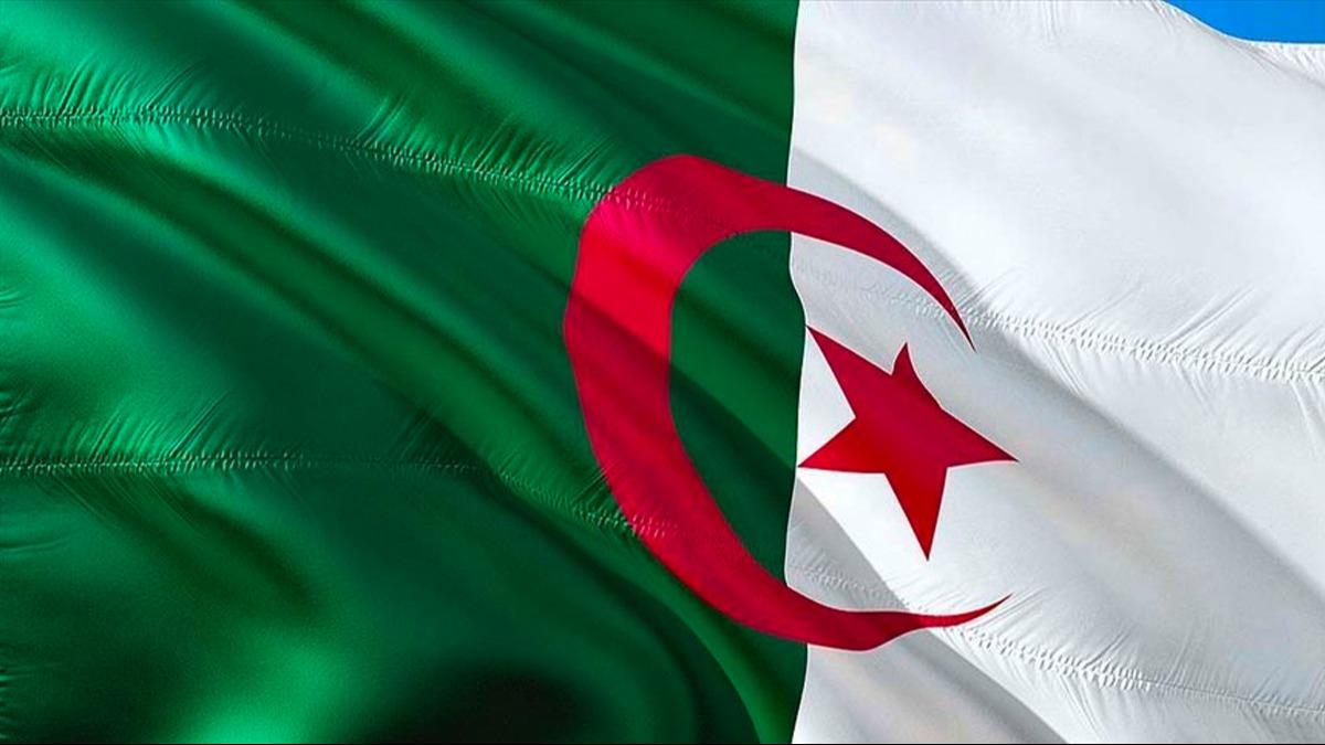 Cezayir'de bombal eylem dzenleme hazrlndaki bir hcre kertildi