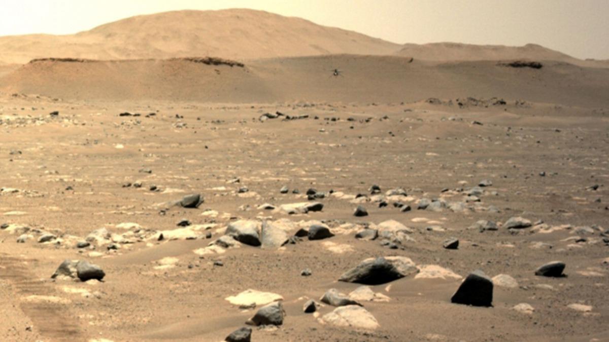 NASA'nn Mars'a indirdii mini helikopterden ilk fotoraflar geldi