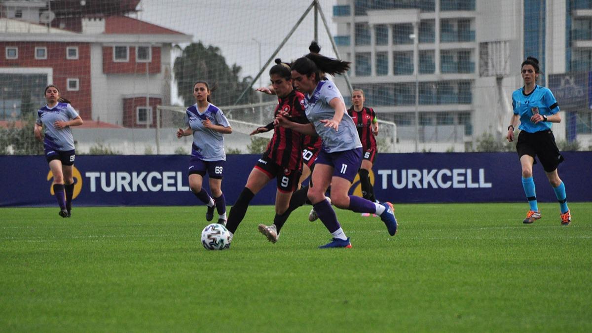 Turkcell Kadn Futbol Ligi'nde son 4 takm belli oldu