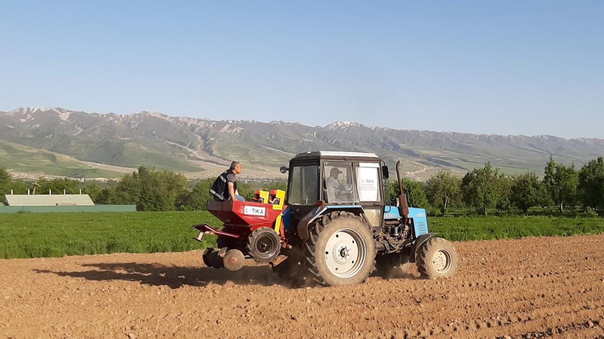 TKA Tacikistan'a 2 ton Trk patates tohumu yardmnda bulundu