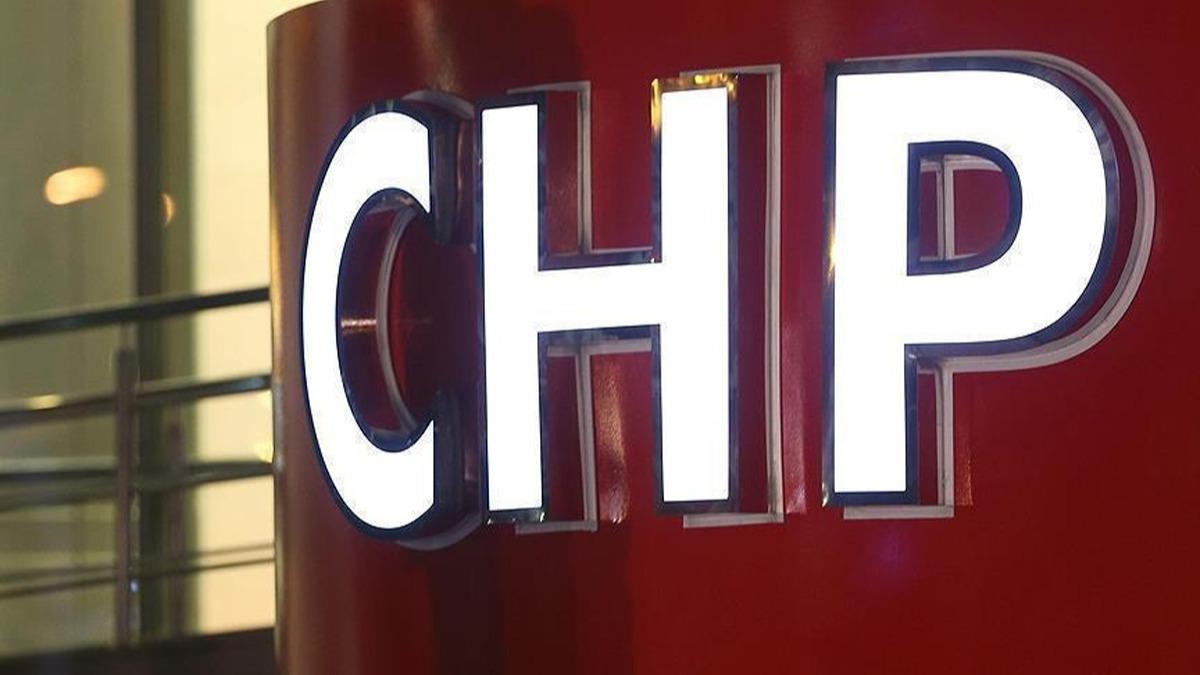 CHP'yi sarsan iki istifa