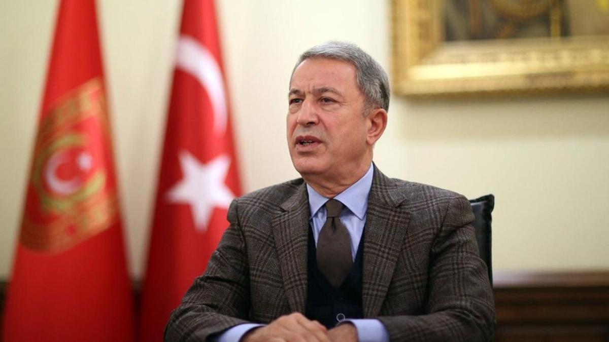 Milli Savunma Bakan Akar'dan Anneler Gn mesaj