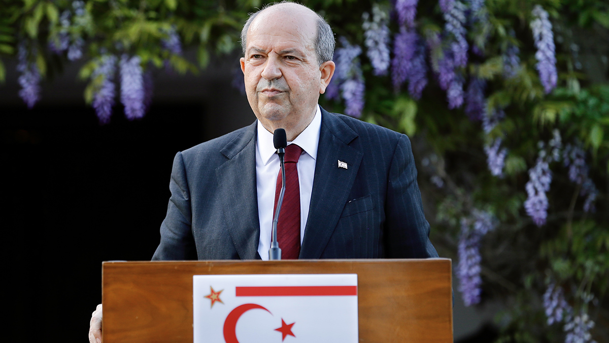 Cumhurba�kan� Tatar: Bu sorunu T�rkiye'nin �n�ne engel olarak koyuyorlar