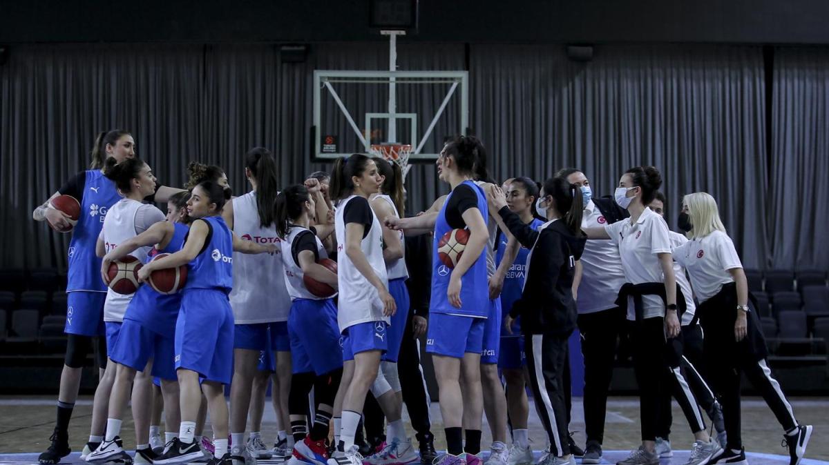 Avrupa Şampiyonası'nda mücadele edecek A Milli Kadın Basketbol Takımı kampa girdi