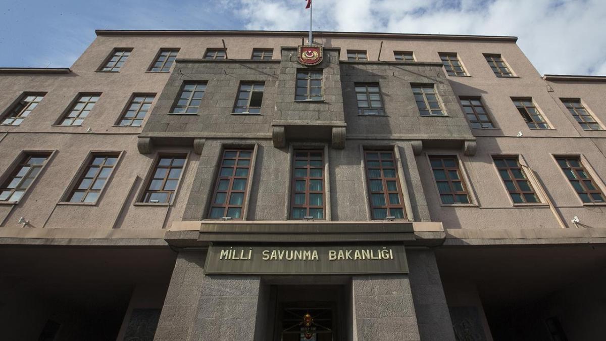 MSB: PKK'ya ait ok sayda silah, mhimmat ve rgtsel dokman ele geirildi