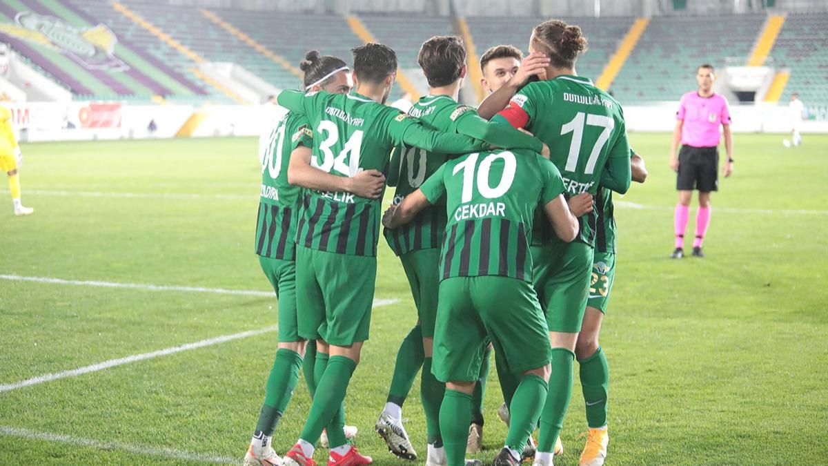 Akhisarspor'da 12 futbolcuyla yollar ayrlyor