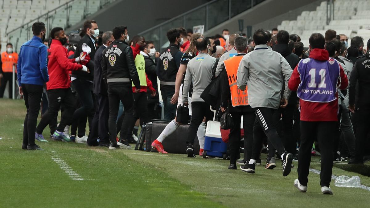 Beikta - Fatih Karagmrk manda kavga kt! Hakan Korkmaz gzaltna alnd