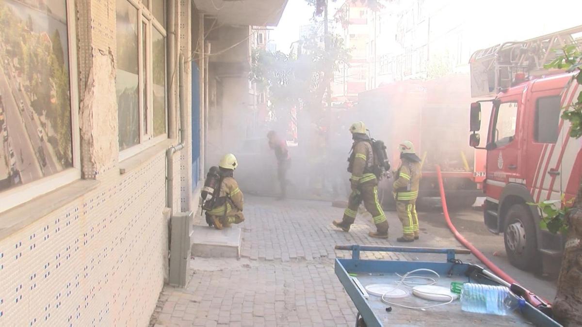 Kkekmece'de tekstil atlyesinde yangn