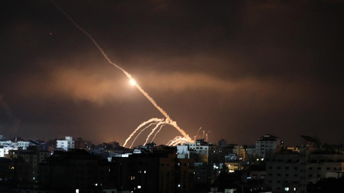 srail saldrlarna karlk Gazze'den Tel Aviv ve evresine roket atld