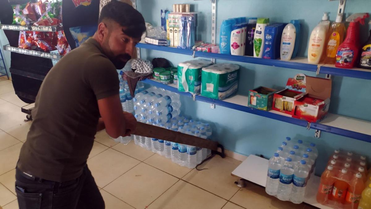 Raflarda bir anda belirdi! Markette panik anlar: 1 metre uzunluunda...