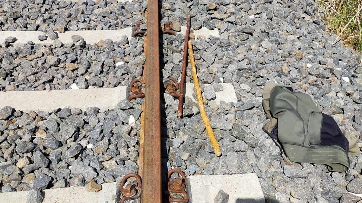 Tren raynn aksamn skerek alarken yakalandlar: 3 pheli gzaltna alnd