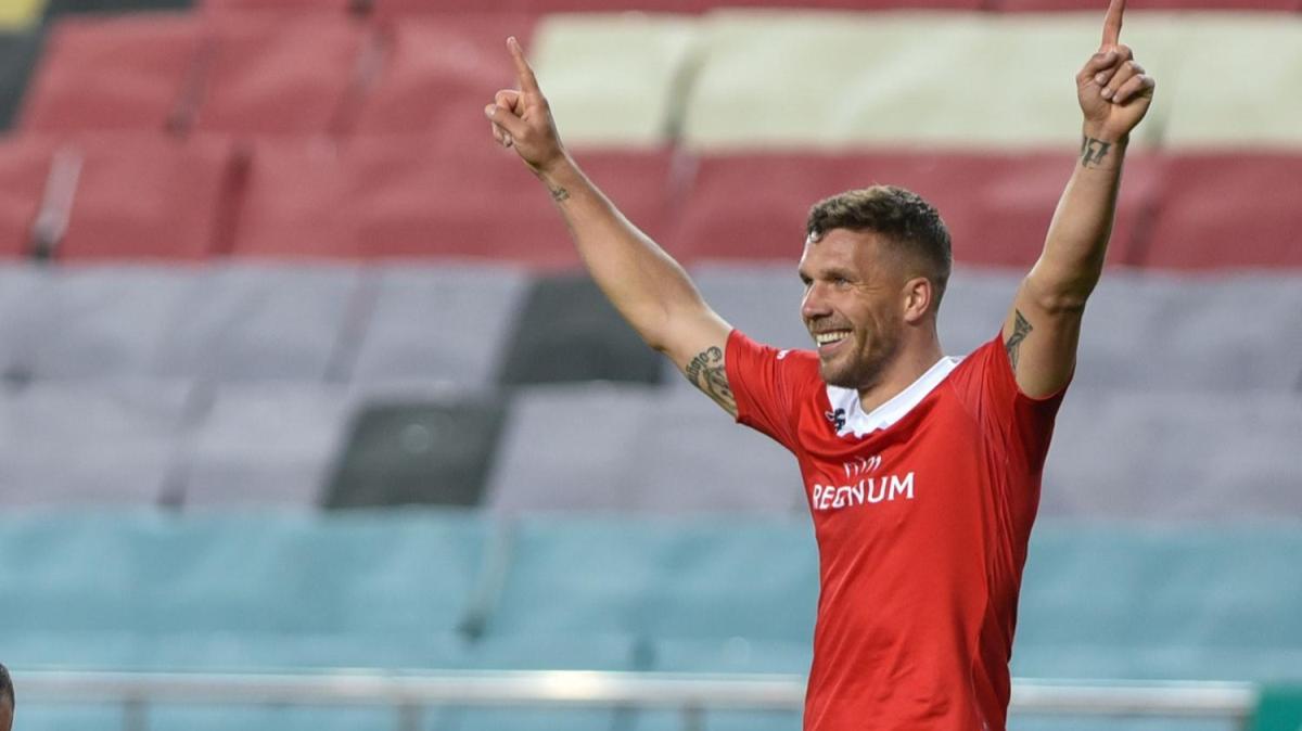 Antalyaspor'da Podolski dahil 4 futbolcu ayrlyor