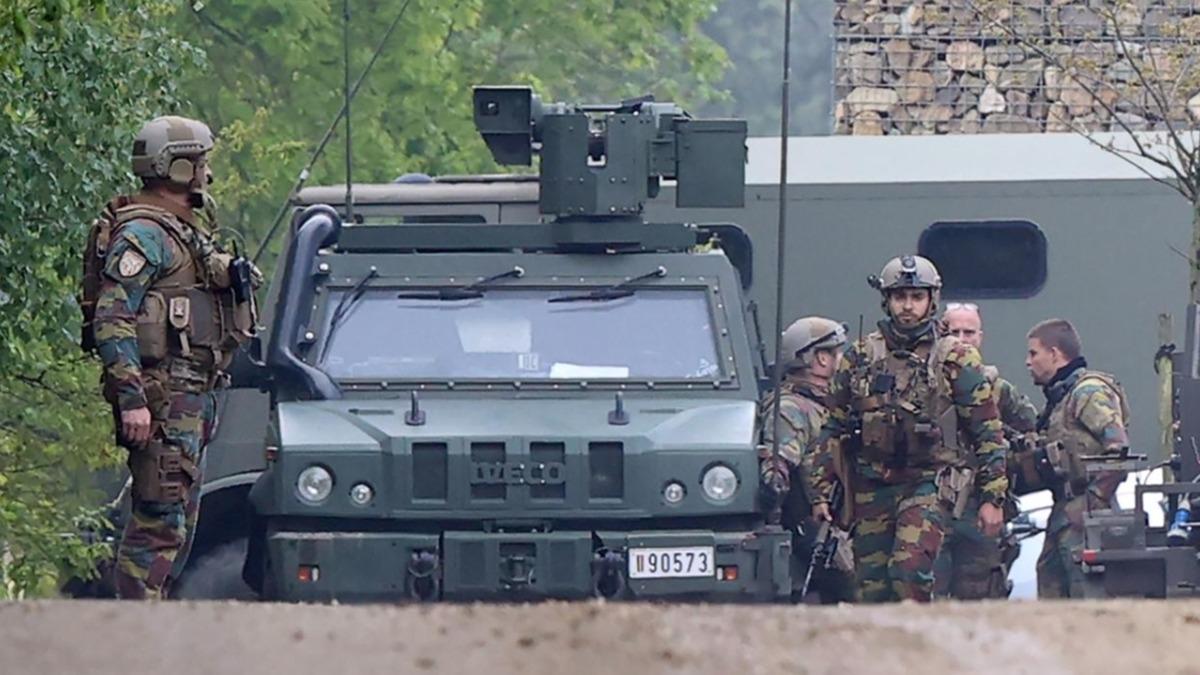 Avrupa'da panik! Asker ar silahlarla firar etti: Camiler geici olarak kapatld