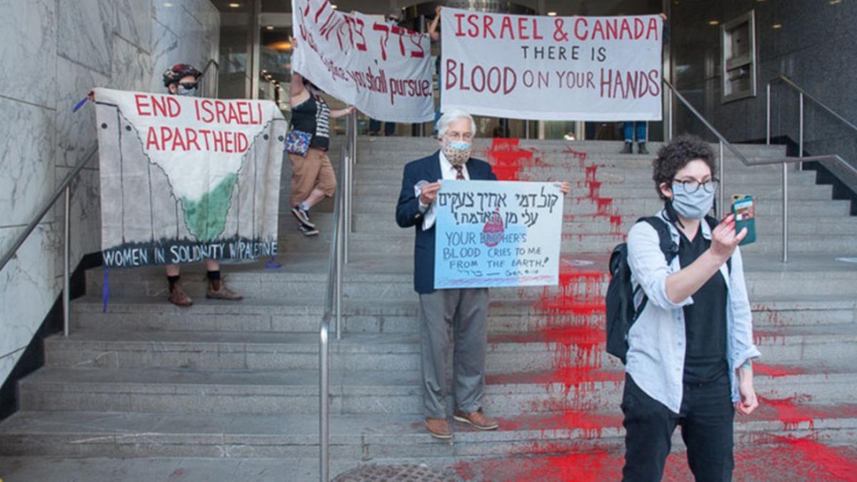 Yahudi aktivistler girii krmzya boyad! 'eri giren srail'in ne olduunu grp girsin'