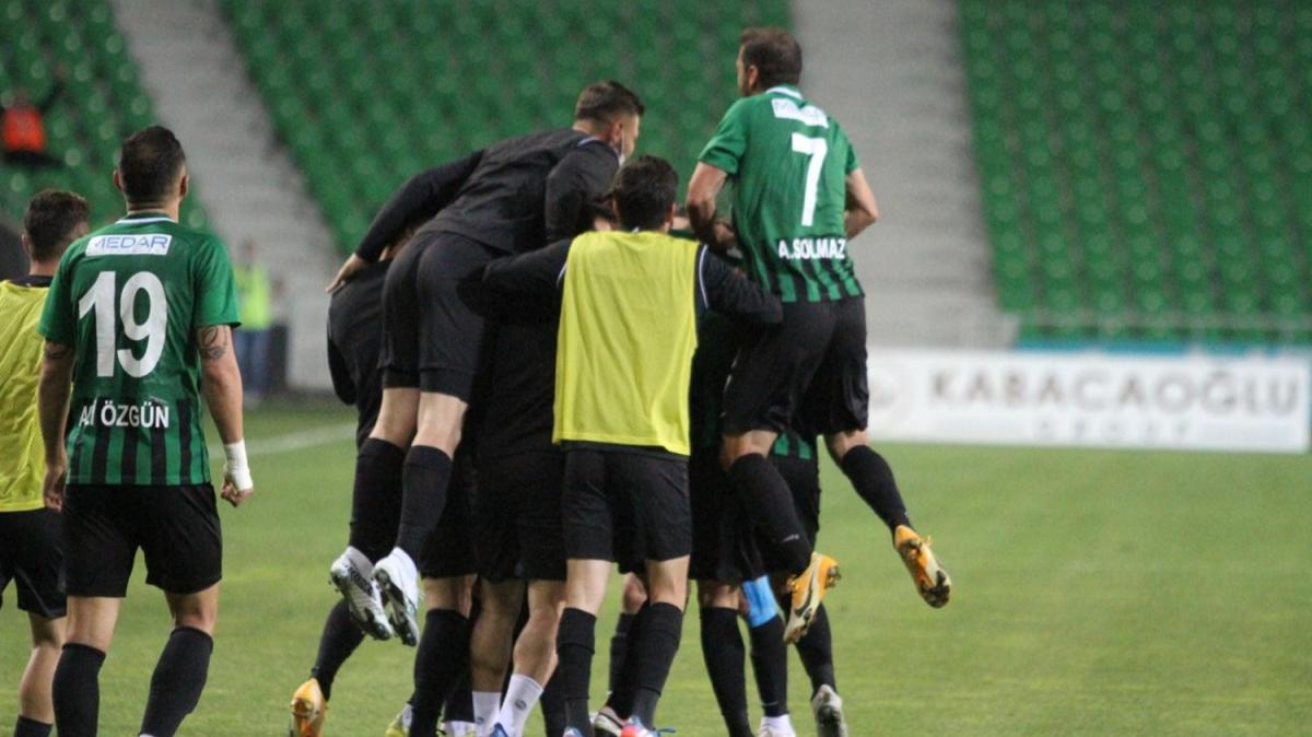 TFF 2. Lig'de play-off finalinin ad: Sakaryaspor-Kocaelispor