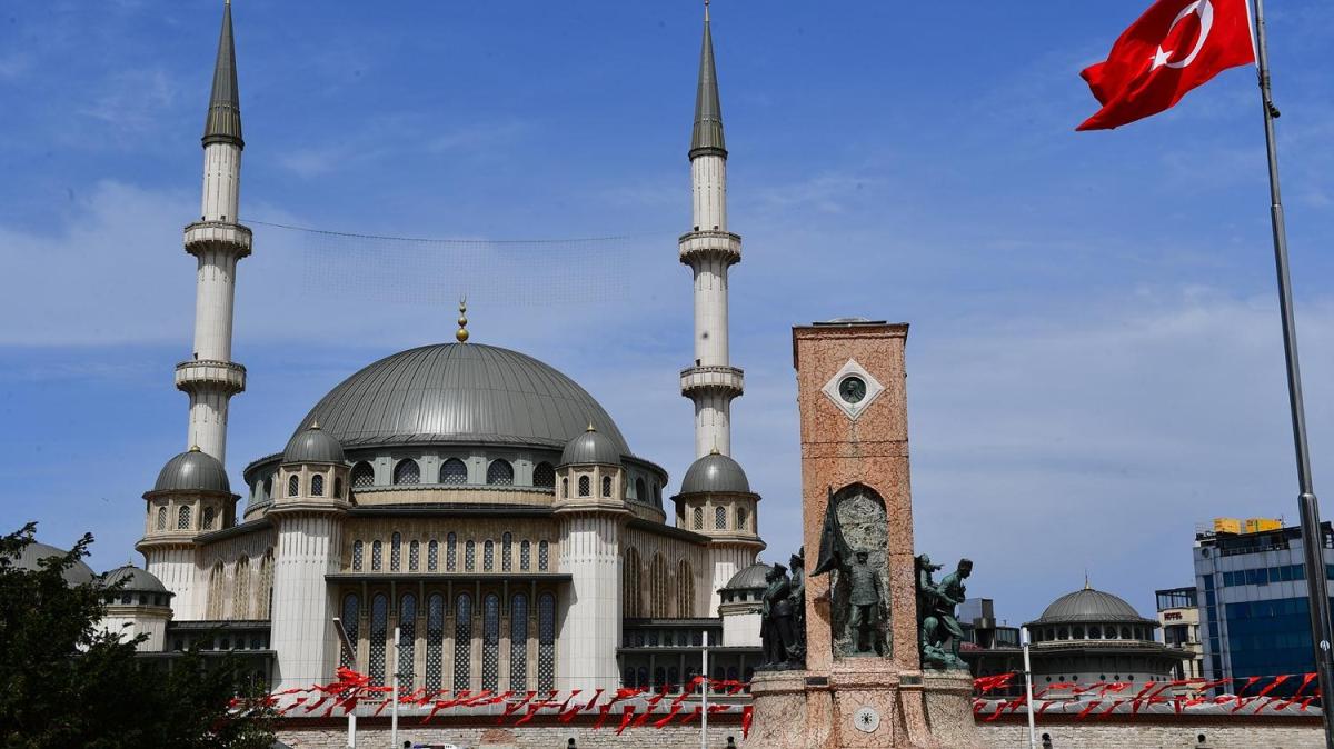 Taksim Camii de alyor... Bakan Erdoan yerini 1994'te gstermiti
