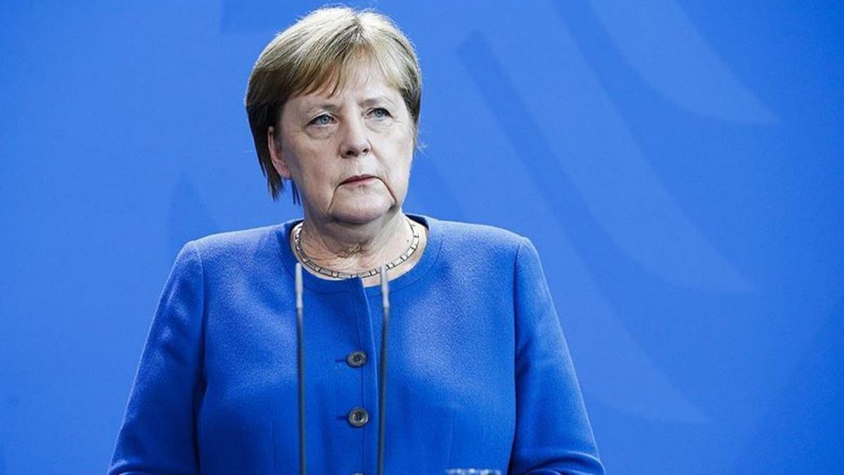 ki lke arasnda krize neden olacak aratrma: ABD, Merkel'i izliyor 
