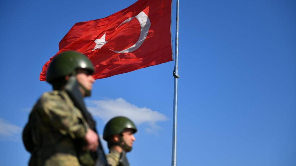 Yunanistan'a kamaya alan 2'si PKK'l 3 kii yakaland 