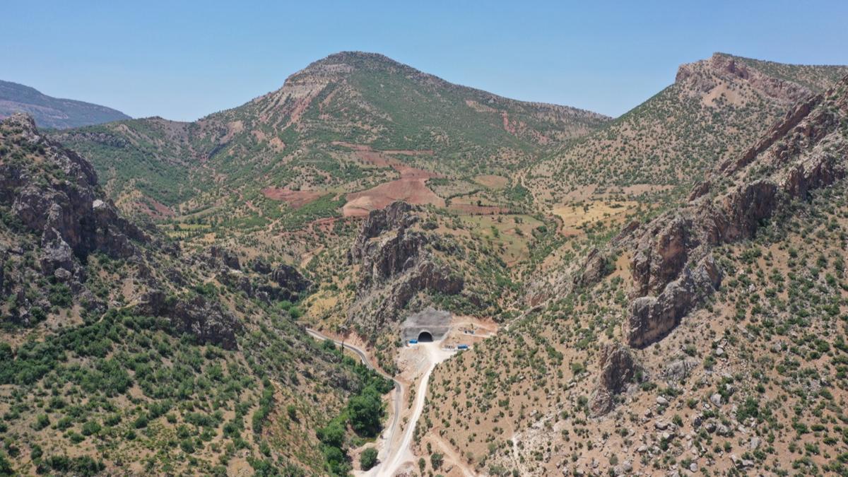 En ksa srede tamamlanacak: Siirt ve rnak'ta geit vermez dalarda alan tneller ile ulam kolaylaacak