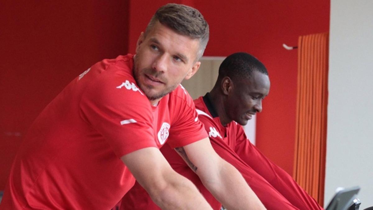 Antalyaspor'da yaprak dkm! 4 yldz ile yollar ayrld.