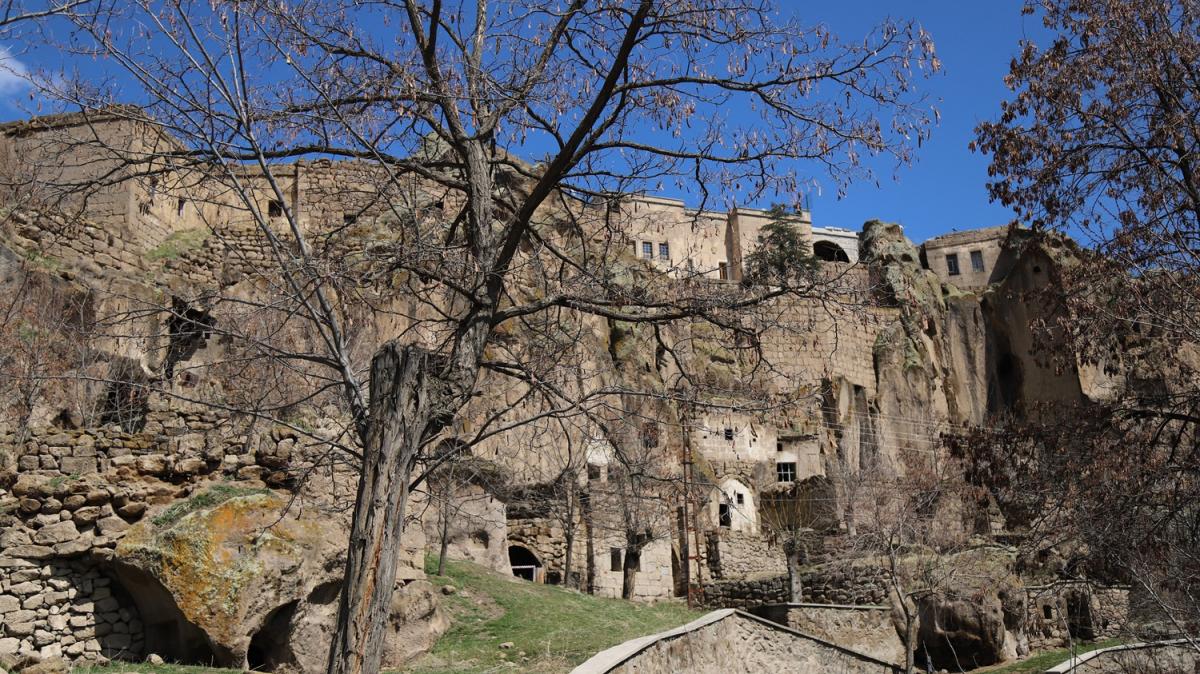 Manastr Vadisi ziyaretilerini tarihte yolculua karyor