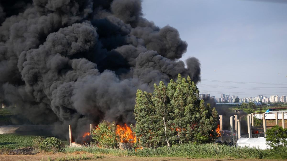 Adana'da korkutan yangn: Fabrika yand