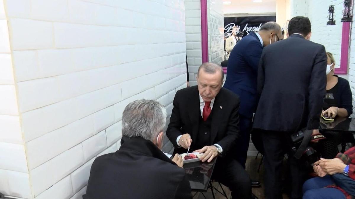 Bakan Erdoan Beylerbeyi'nde dondurma yedi 