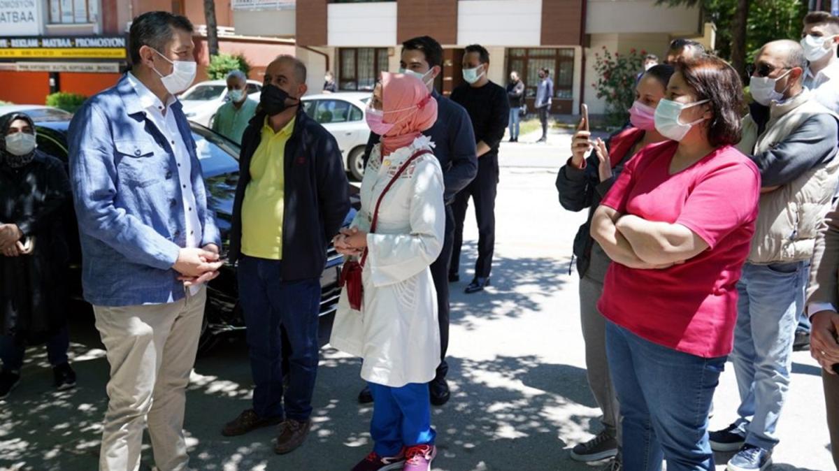 Milli Eitim Bakan Ziya Seluk, LGS kapsamndaki merkezi snav knda renciler ve veliler ile bir araya geldi