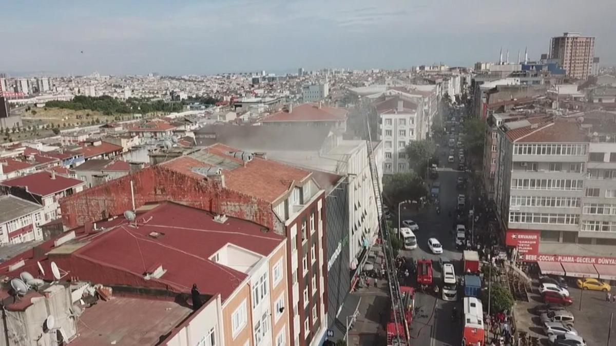 Esenler'de mobilya maazasnda yangn kt: ok sayda itfaiye ekibi sevk edildi
