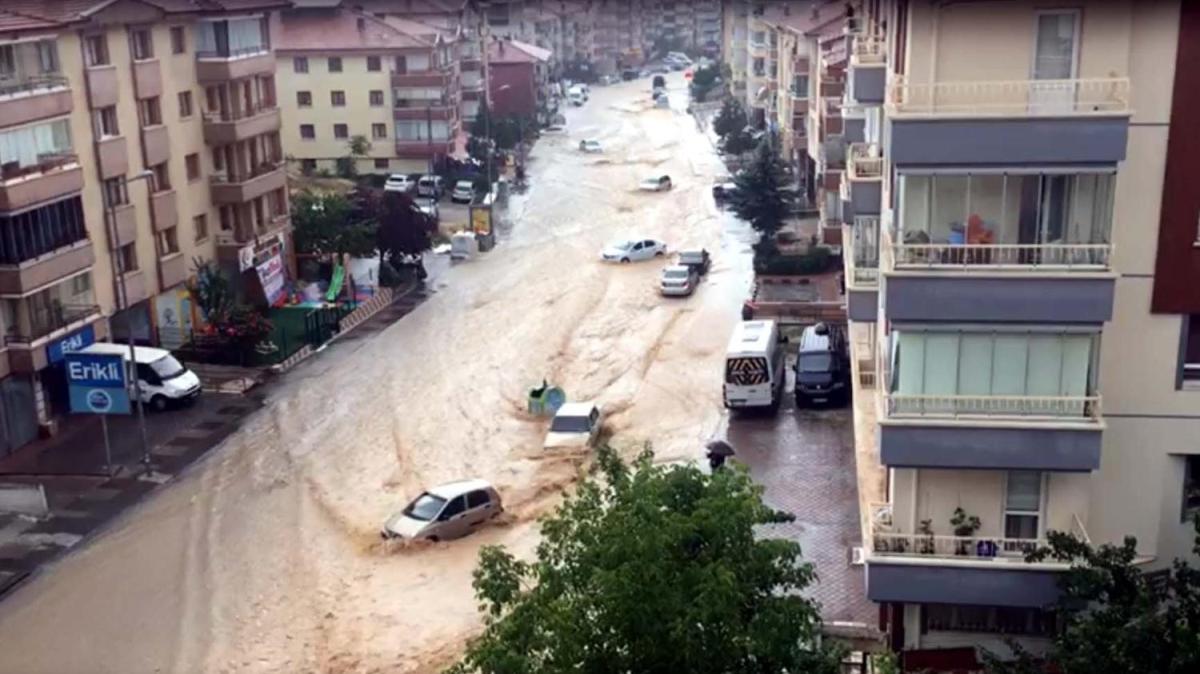 Ankara'da sel hayat fel etti