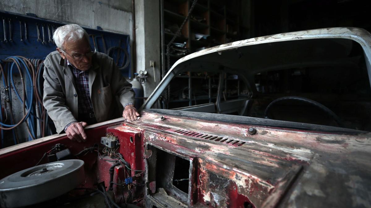 'Anadol' otomobiller 86 yandaki Dede Suat'n elinde hayta buluyor
