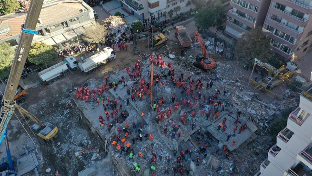 zmir depreminde yklan Rza Bey Apartman'na ilikin bilirkii raporu mahkemeye gnderildi