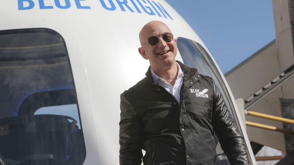 Uzay yolculuunda Amazon'un kurucusu Bezos'un yanndaki koltuk 28 milyon dolara satld