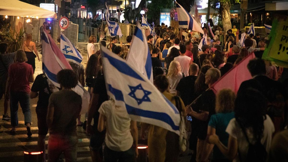 srailliler Tel Aviv'de Netanyahu'nun gidiini kutlad