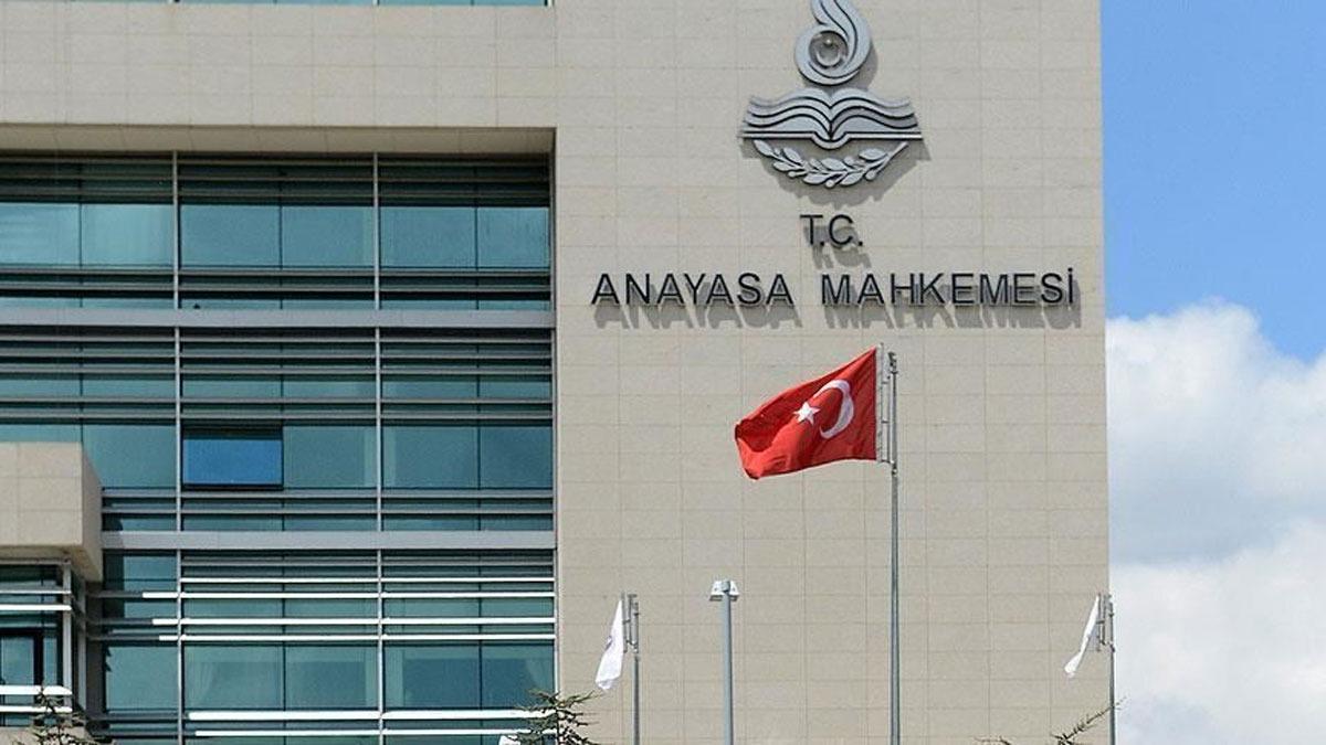 Anayasa Mahkemesi, letiim Bakanlnn ''bilgi toplama'' yetkisinin iptalini isteyen CHP'nin talebini reddetti