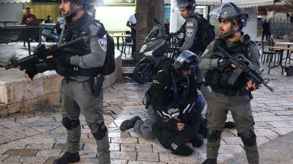 srail polisinden Mescid-i Aksa'da Filistinlilere mdahale: 9 yaral