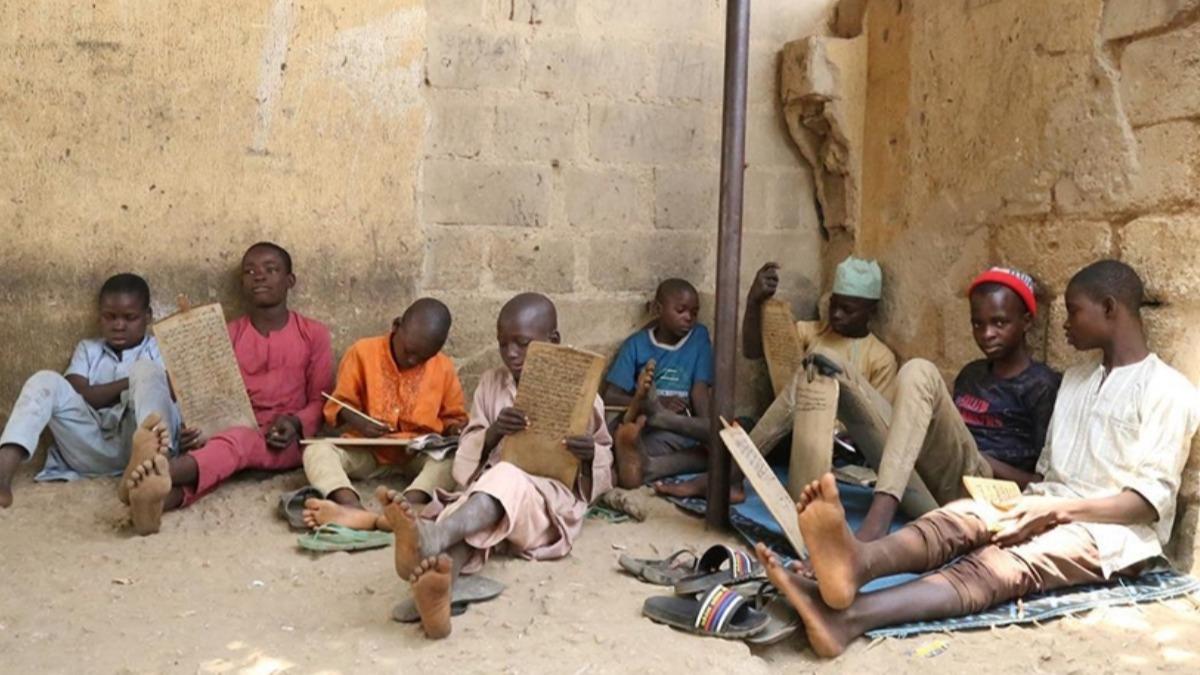 Nijerya'da 15 renci kaarak kurtuldu