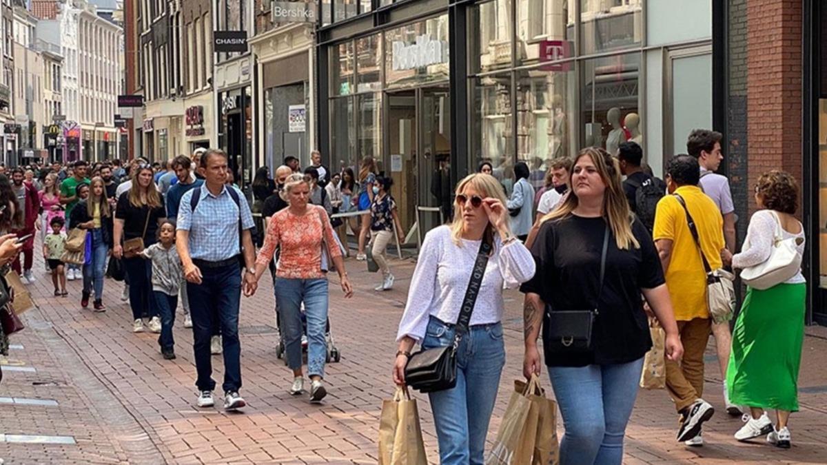 Hollanda'da maske zorunluluu kalkt