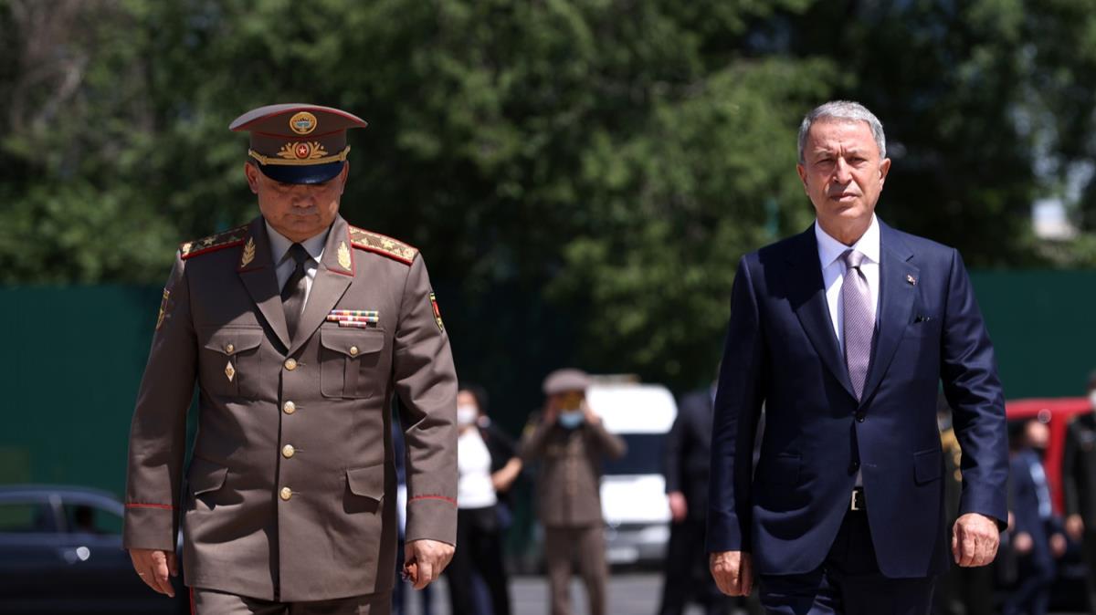 Milli Savunma Bakan Akar, Krgzistan'da