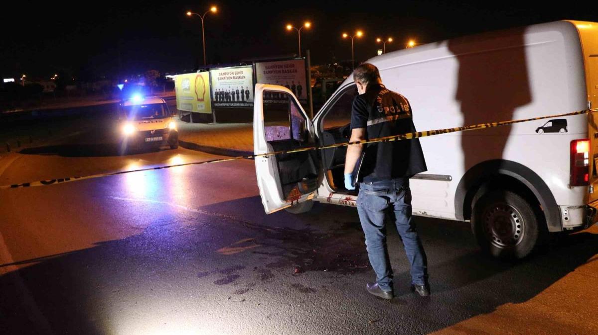 Otomobilinden inerken silahl saldrya urad