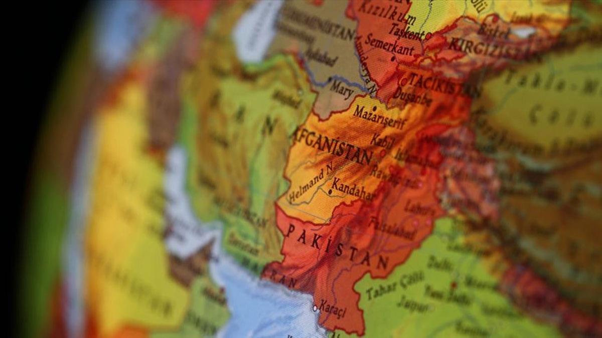 Pakistan-Afganistan snrnda terristlerin ate amas sonucu 2 Pakistan askeri ld