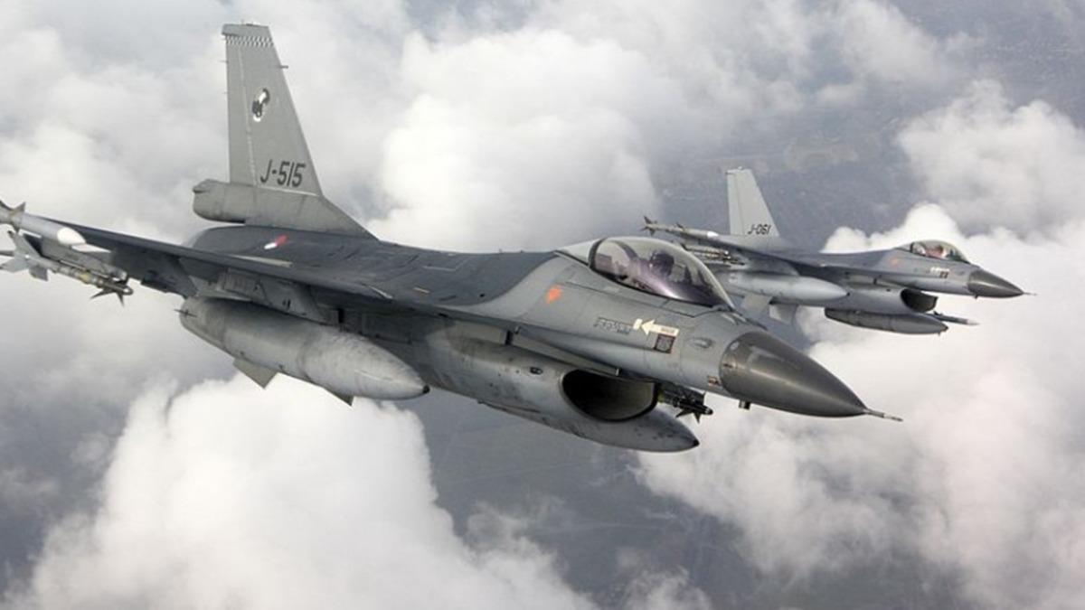 Hollanda'da F-16 ua hava ssnde binaya arpt