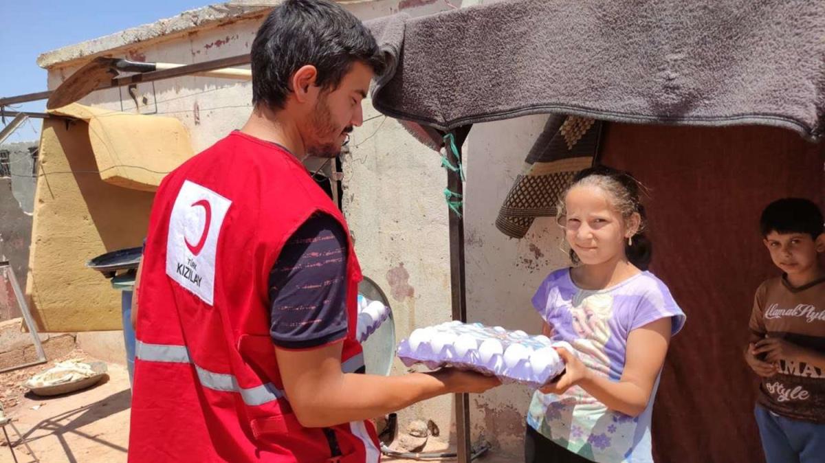 Trk Kzlay'dan dlib'de yetimhanedeki ocuklara yardm eli