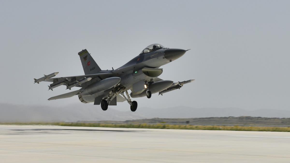Trk jetleri Polonya'da