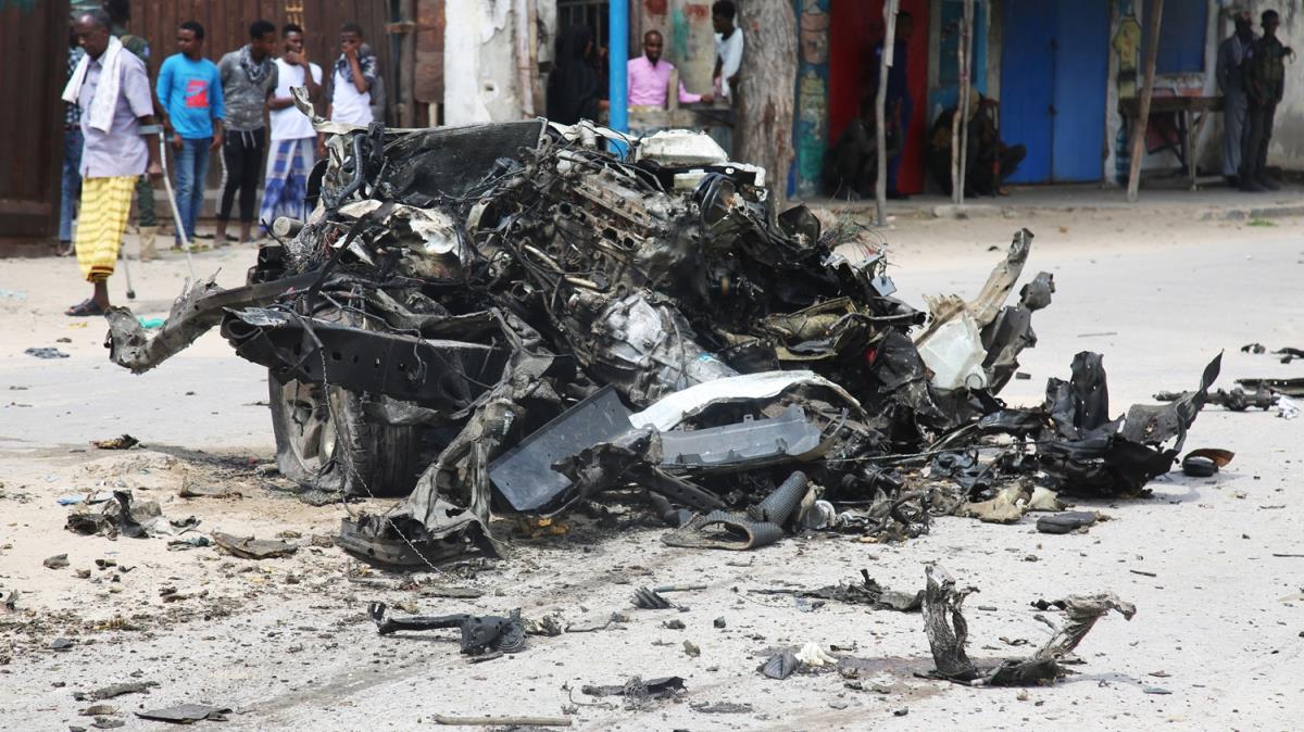 Somali'de polis komutannn konvoyuna bombal saldr: ok sayda kii yaraland