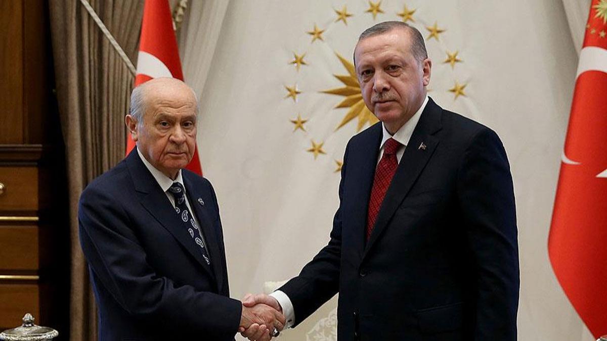 MHP Genel Bakan Baheli, Cumhurbakan Erdoan'a nar fidan hediye etti