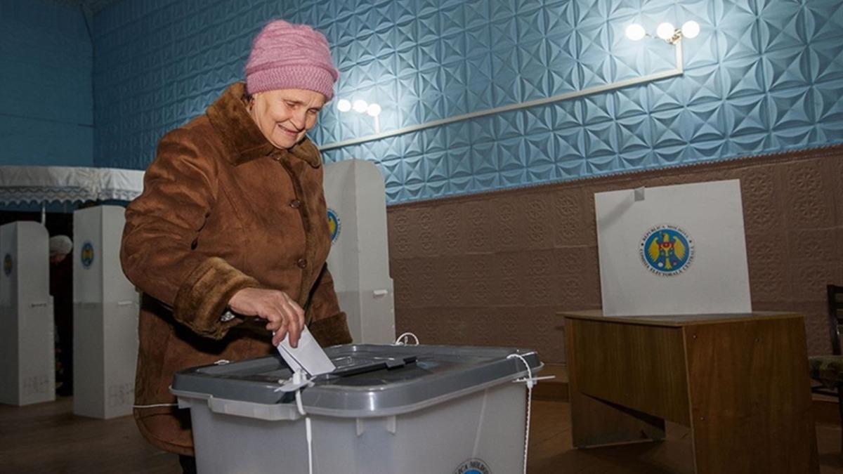 Moldova'da erken parlamento seimi balad